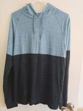 Old Navy Men's Dark Heather Blue Crewneck Lightweight Pullover